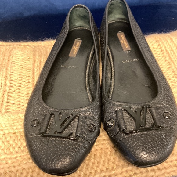 Authentic Louis Vuitton flats.  7-1/2 - Picture 5 of 12